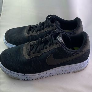 Selling a gently used pair of Nike Air Force Flyknit Crater Size 9